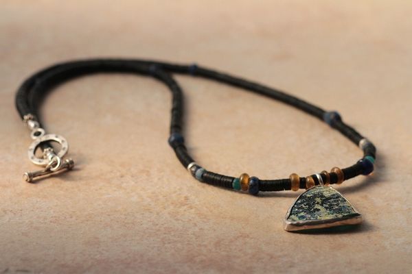 神秘的な輝き！古代ローマンブルーグラス とてもきれいなペンダント！